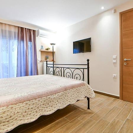Apartament Modern Hospitality, With Private Garden, Ateny Zewnętrze zdjęcie